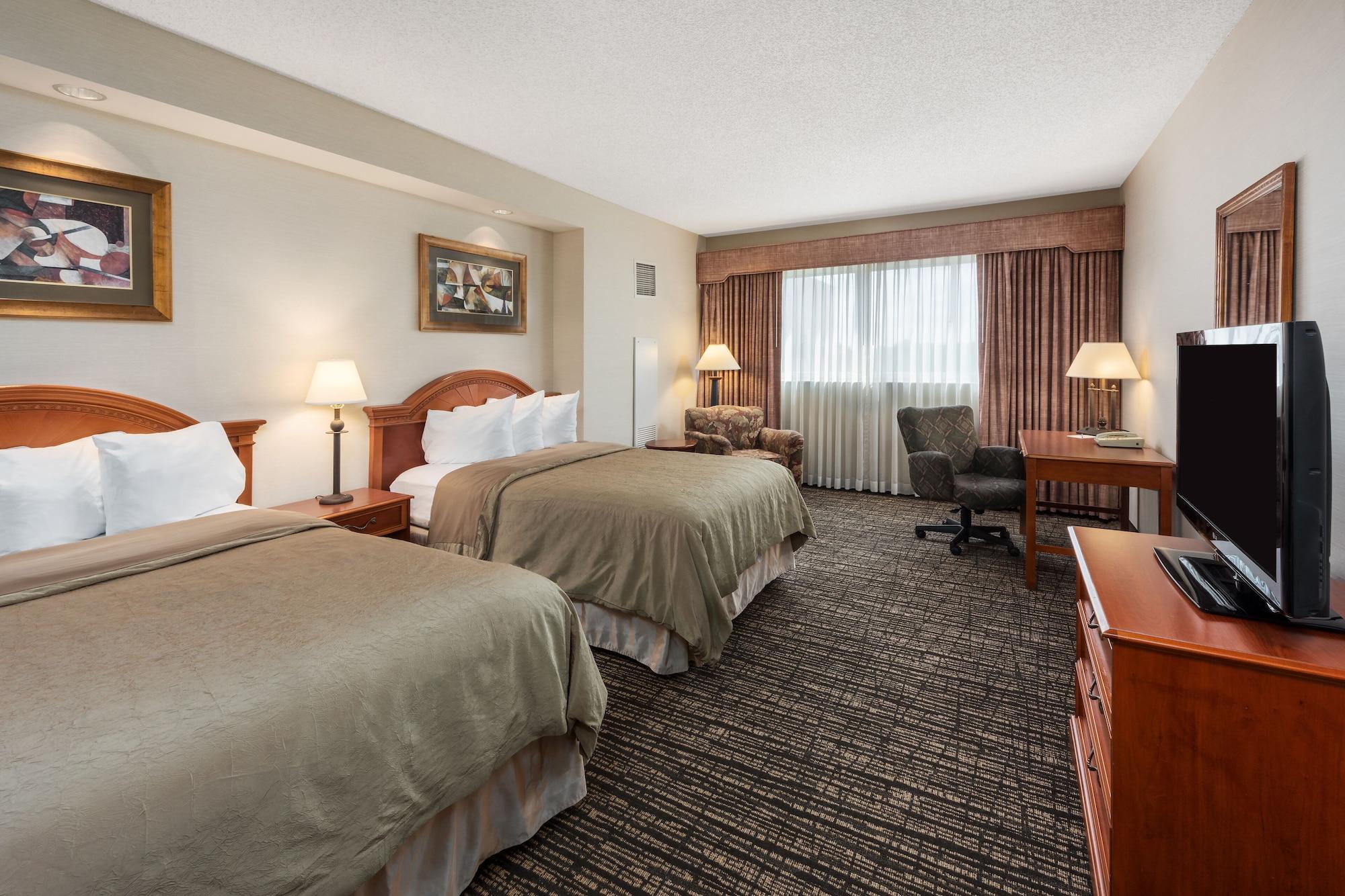 Hotel Topeka At City Center Екстериор снимка