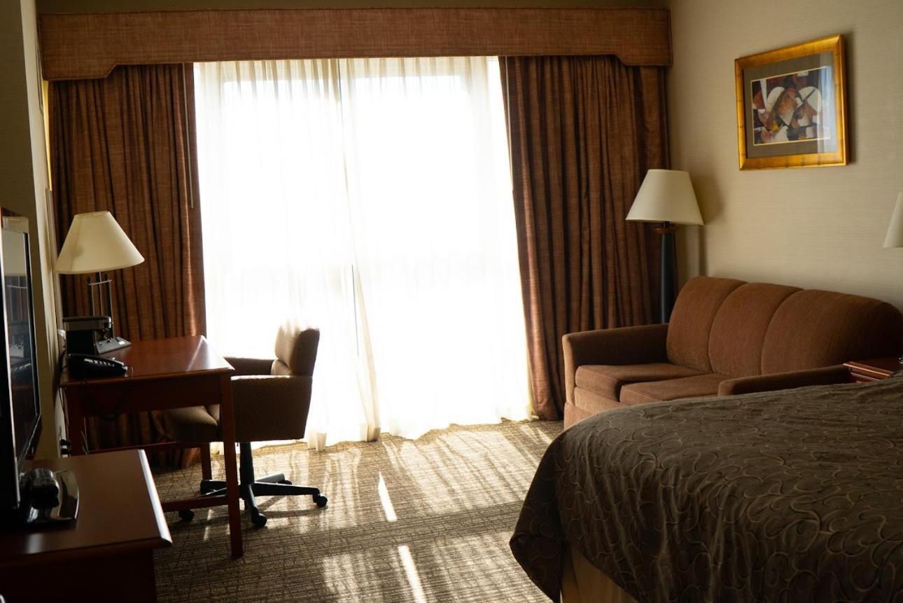 Hotel Topeka At City Center Екстериор снимка