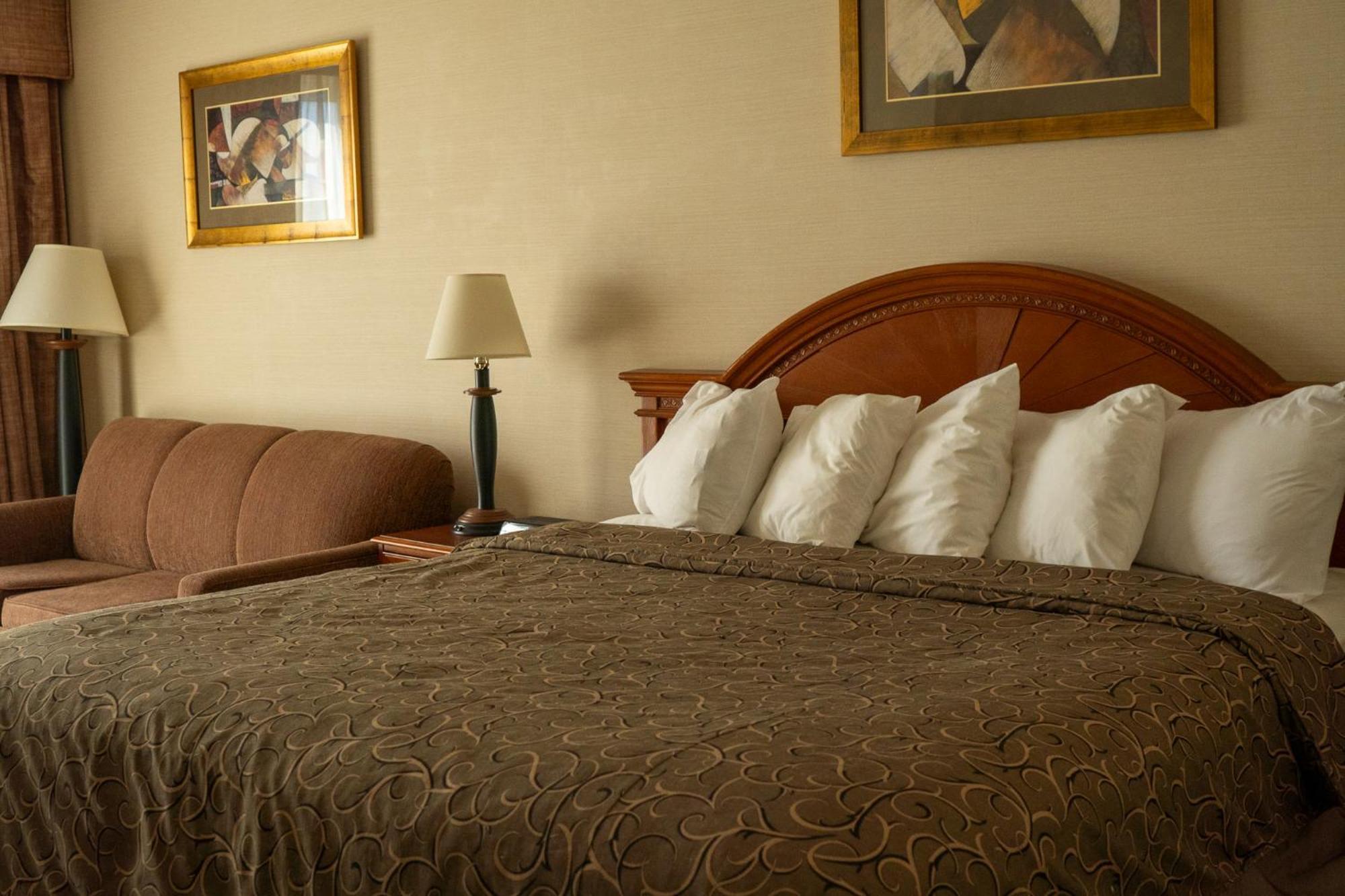 Hotel Topeka At City Center Екстериор снимка