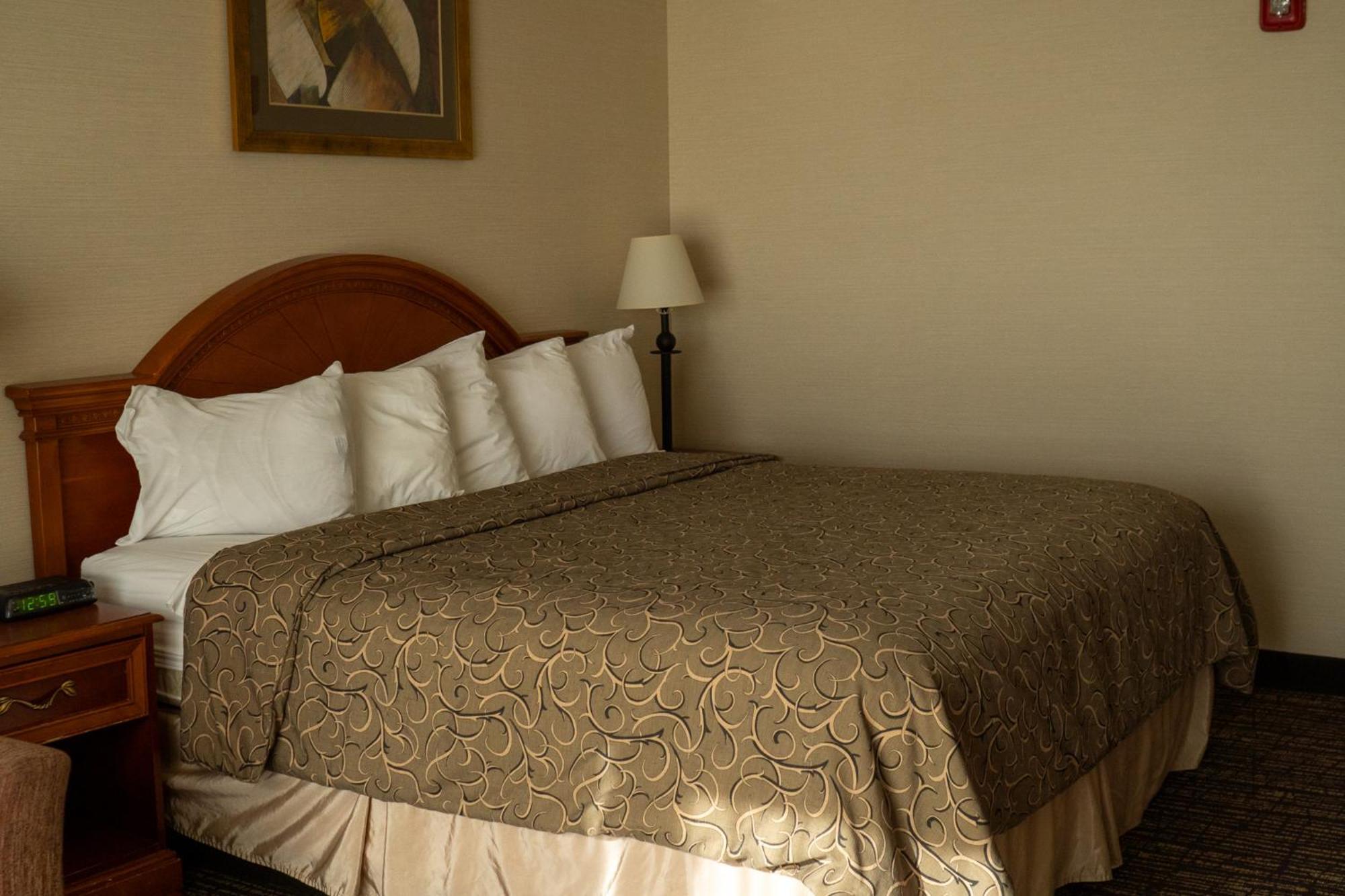 Hotel Topeka At City Center Екстериор снимка