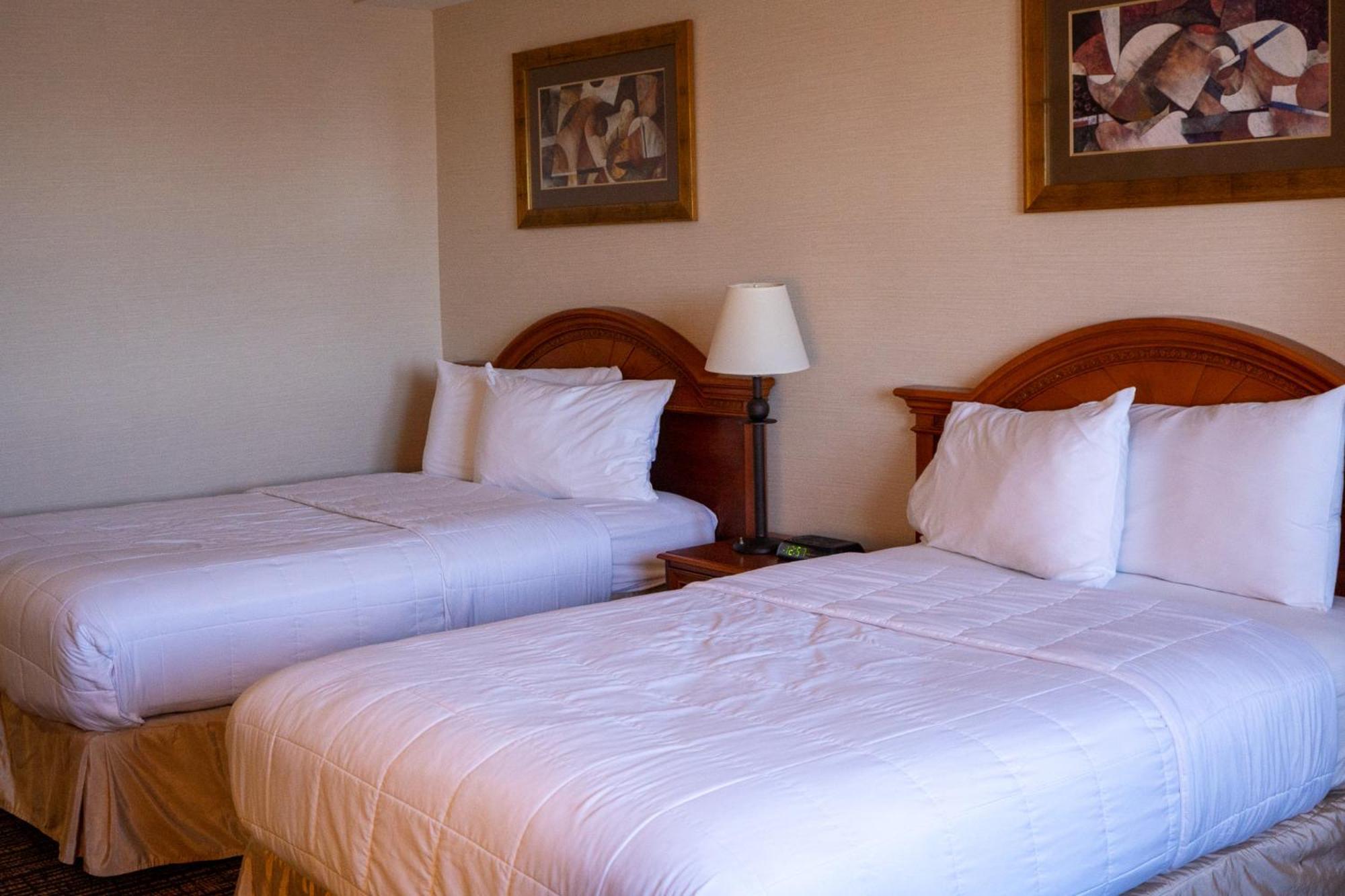 Hotel Topeka At City Center Екстериор снимка