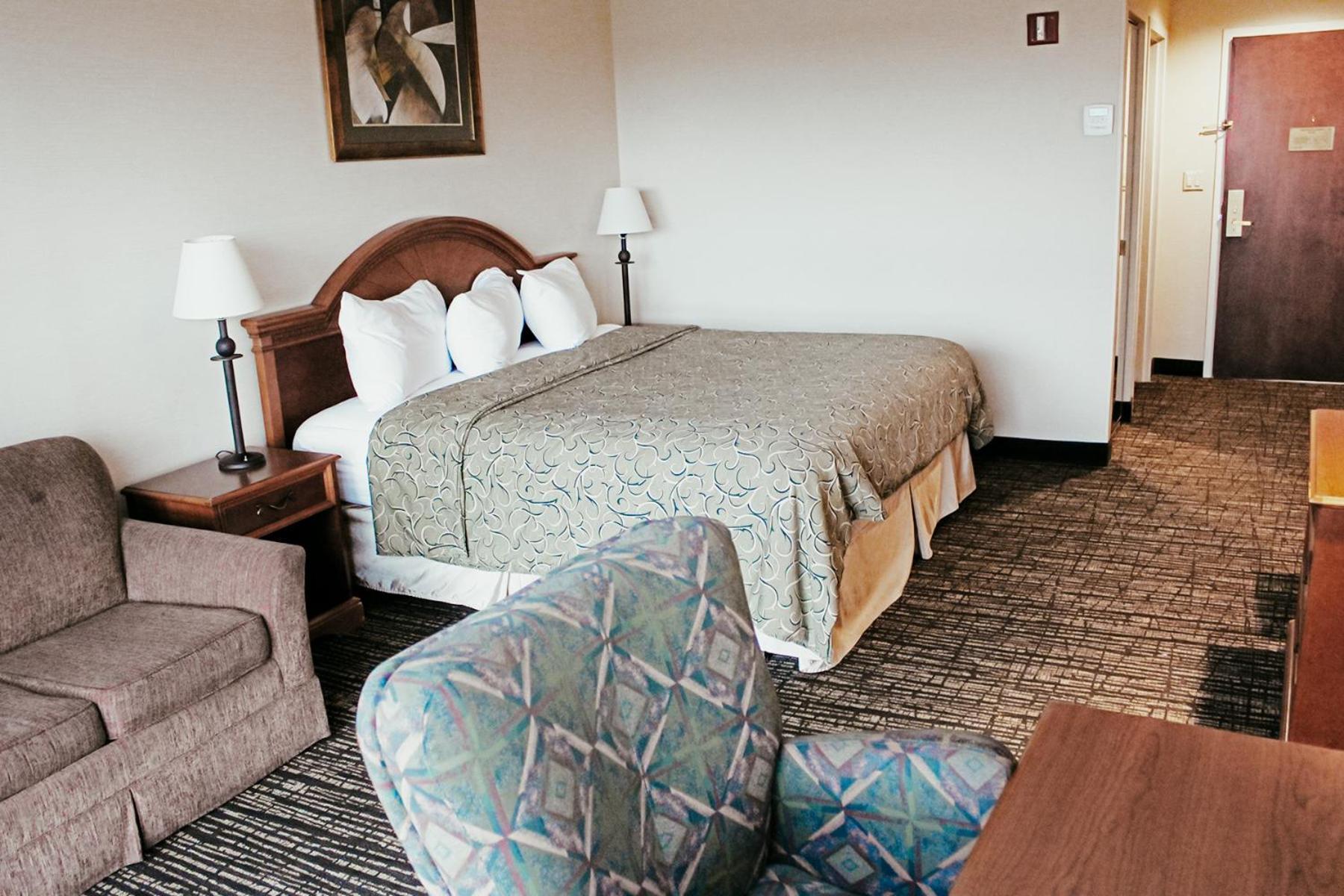 Hotel Topeka At City Center Екстериор снимка