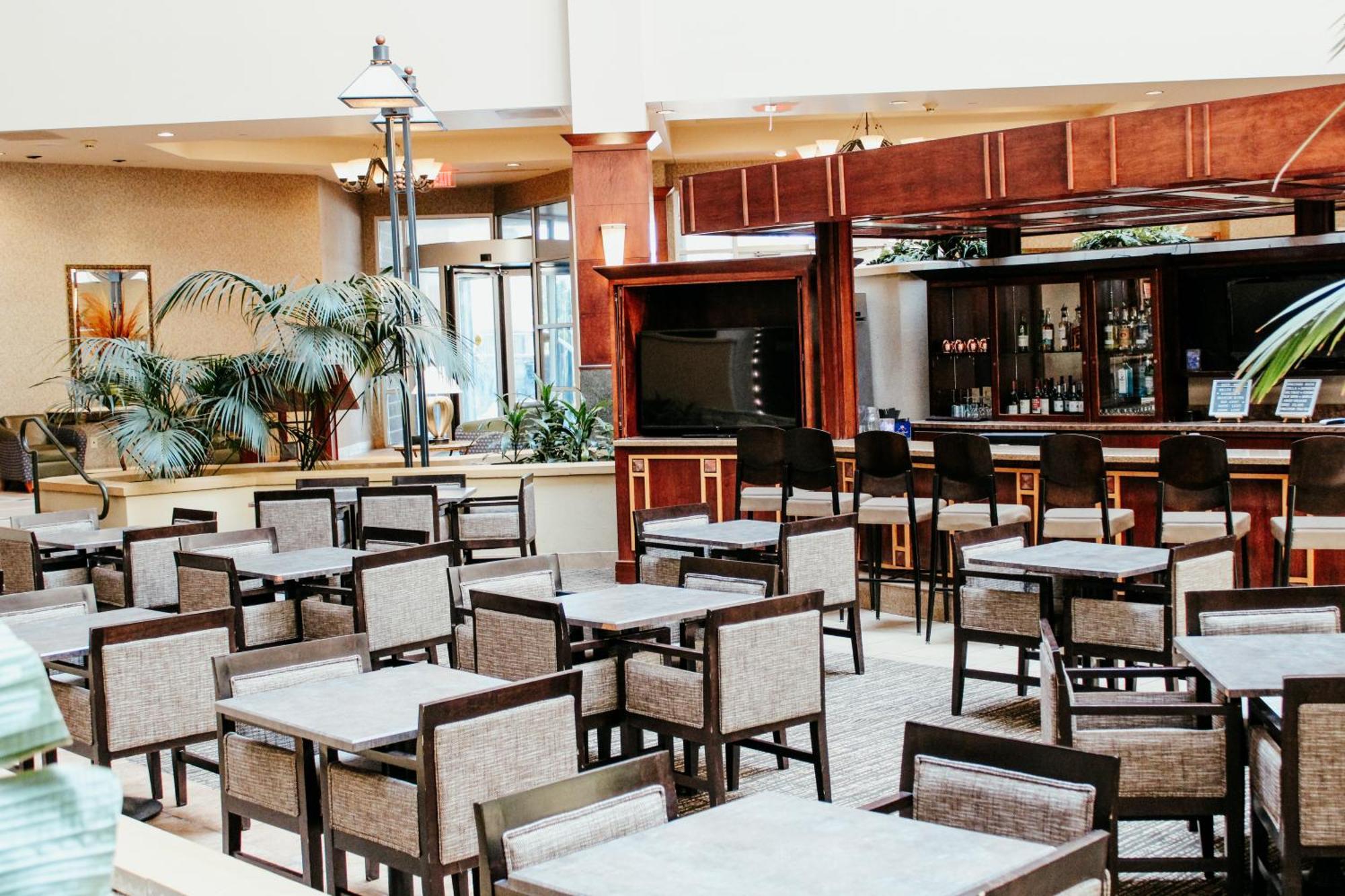Hotel Topeka At City Center Екстериор снимка