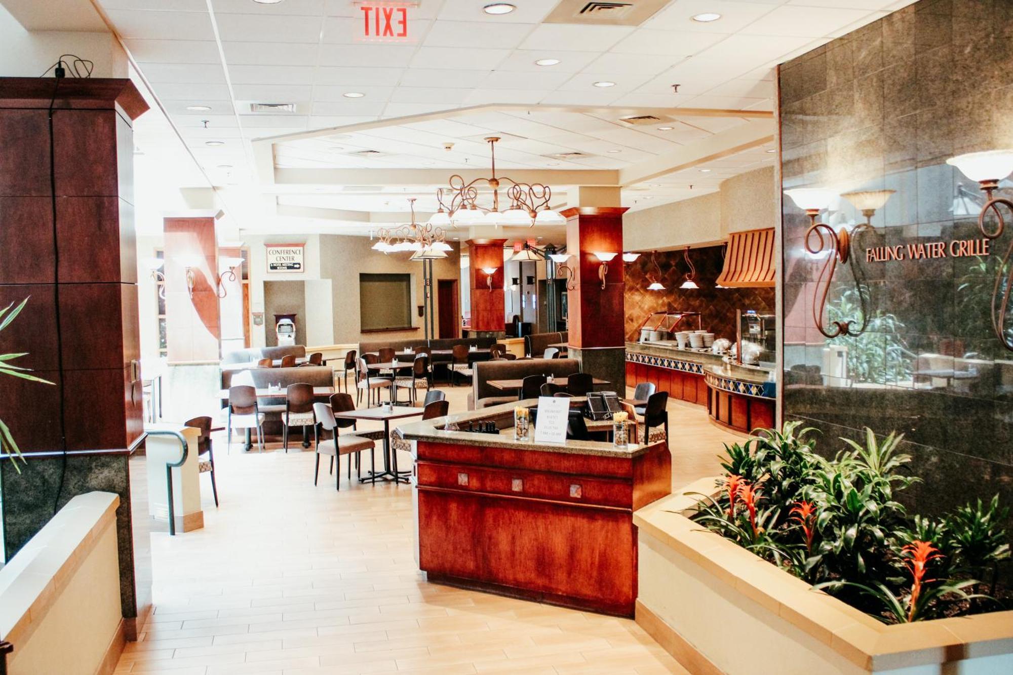 Hotel Topeka At City Center Екстериор снимка