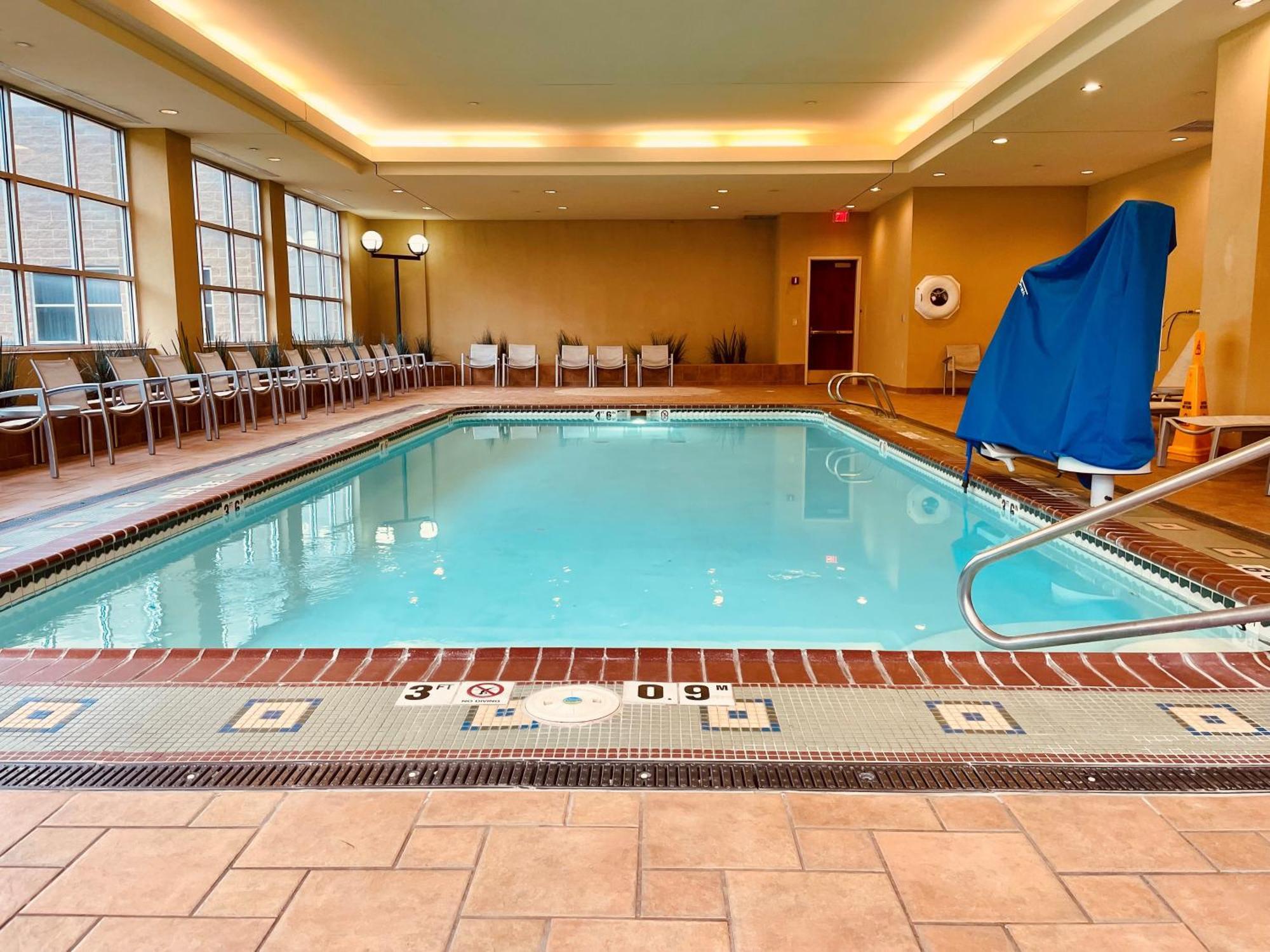 Hotel Topeka At City Center Екстериор снимка
