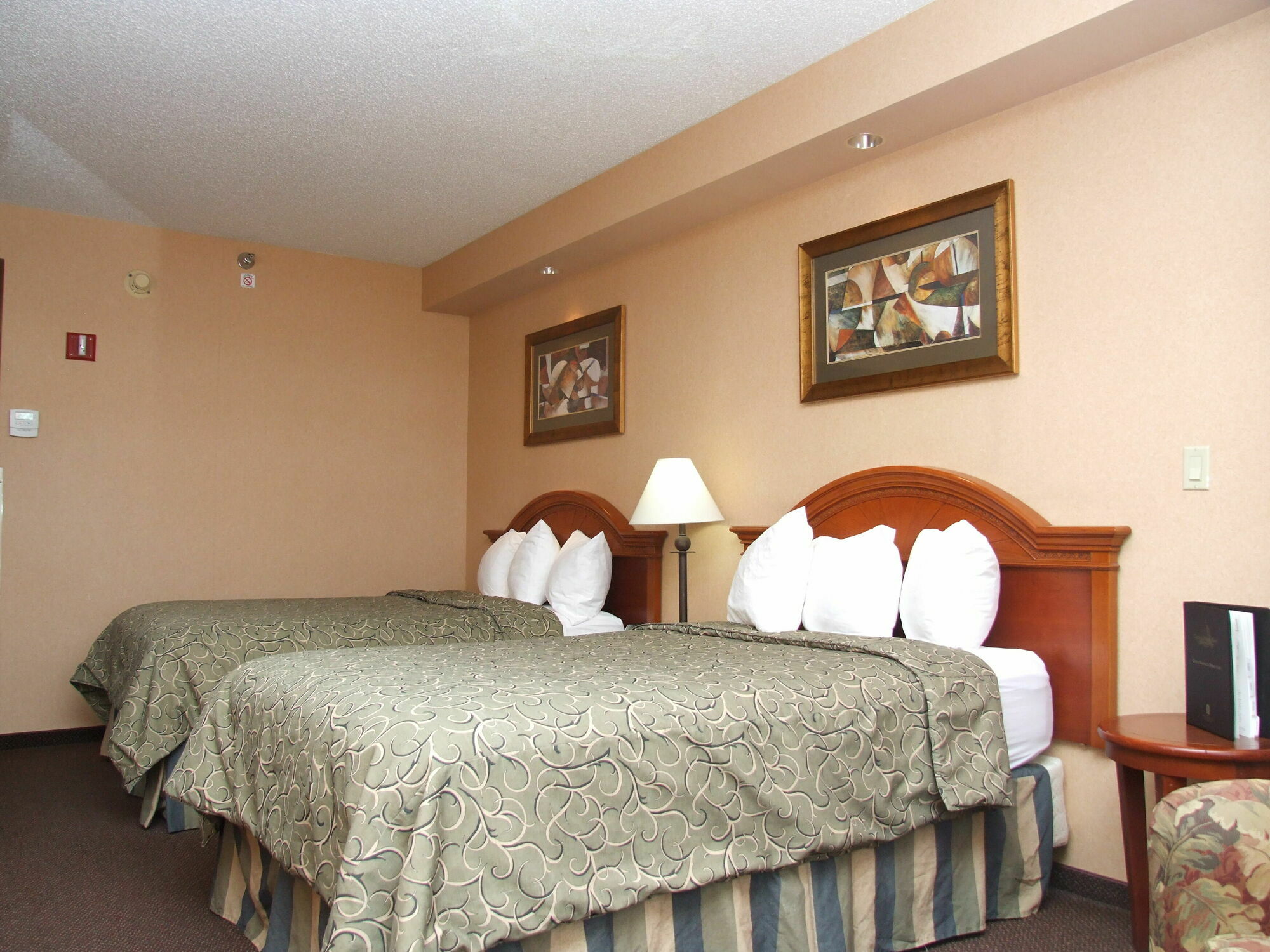 Hotel Topeka At City Center Екстериор снимка